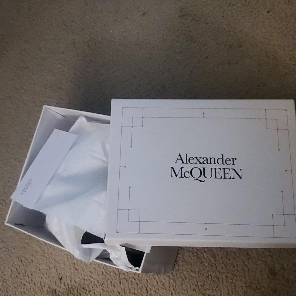 Alexander McQueen - Picture 5 of 11